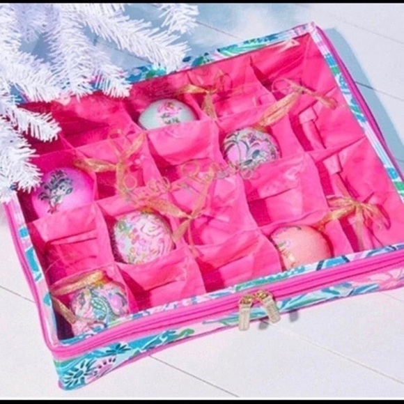 NEW CHRISTMAS LILLY PULITZER TREE SKIRT, ORNAMENTS, AND STORAGE CASE LG LOT🦄 - Picture 4 of 7